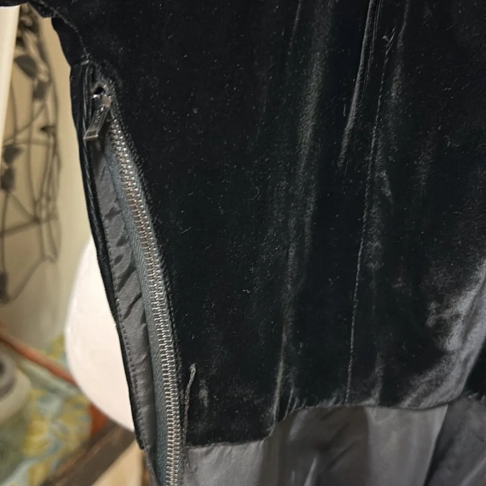 Vintage 1940’s velveteen top and taffeta wide skirt black dress. - Picture 5 of 8